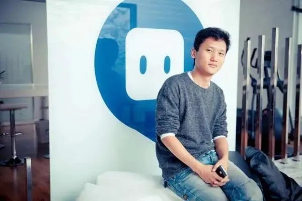 YY孵化虎牙直播，陌陌收购探探，直播业的两大巨头，你更看好谁？